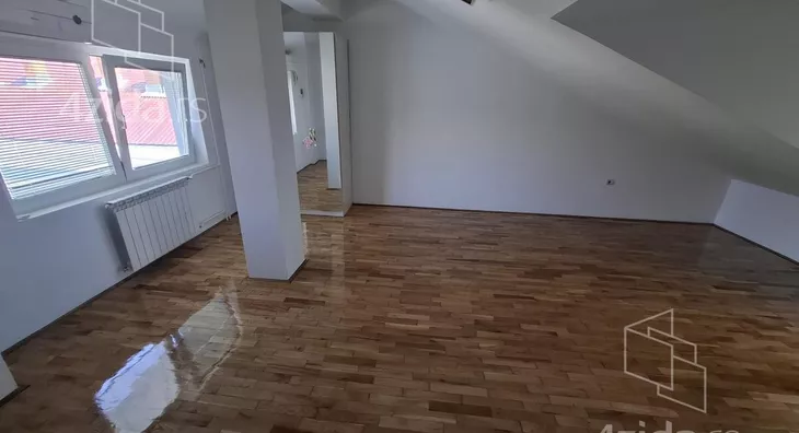 Šestosoban stan | 4zida