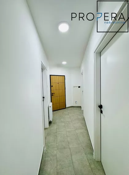 Jovana Ćirića | 4zida.rs