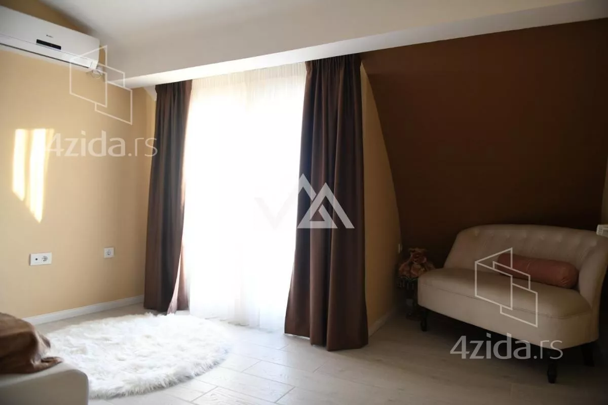 Šestosoban stan | 4zida