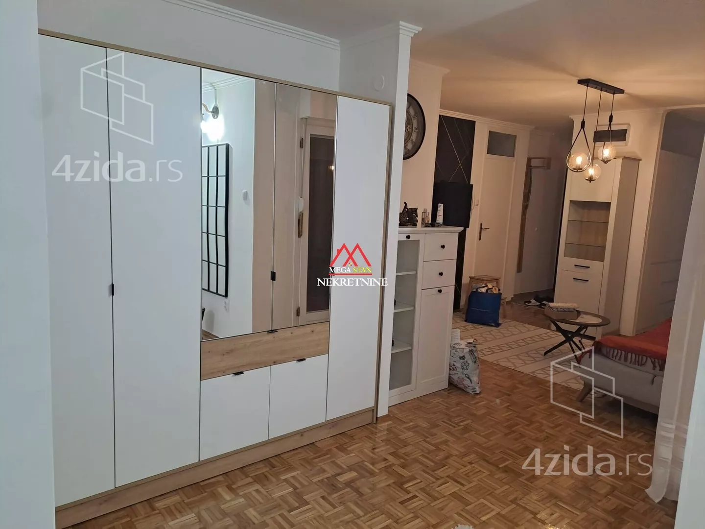 Troiposoban stan | 4zida