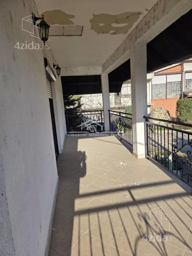 Petoiposoban stan | 4zida