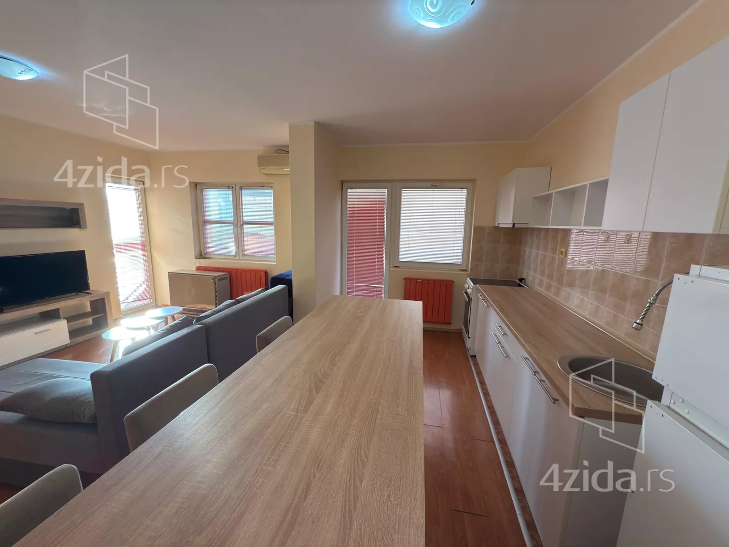 Jednoiposoban stan | 4zida