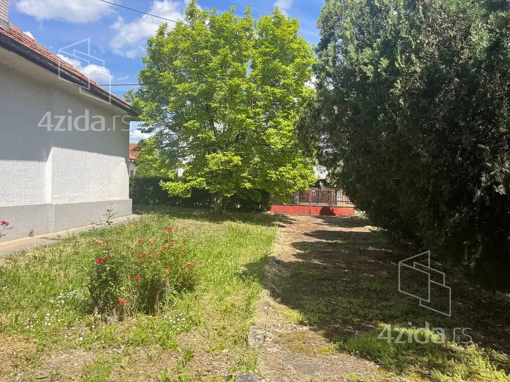 Plac | 4zida
