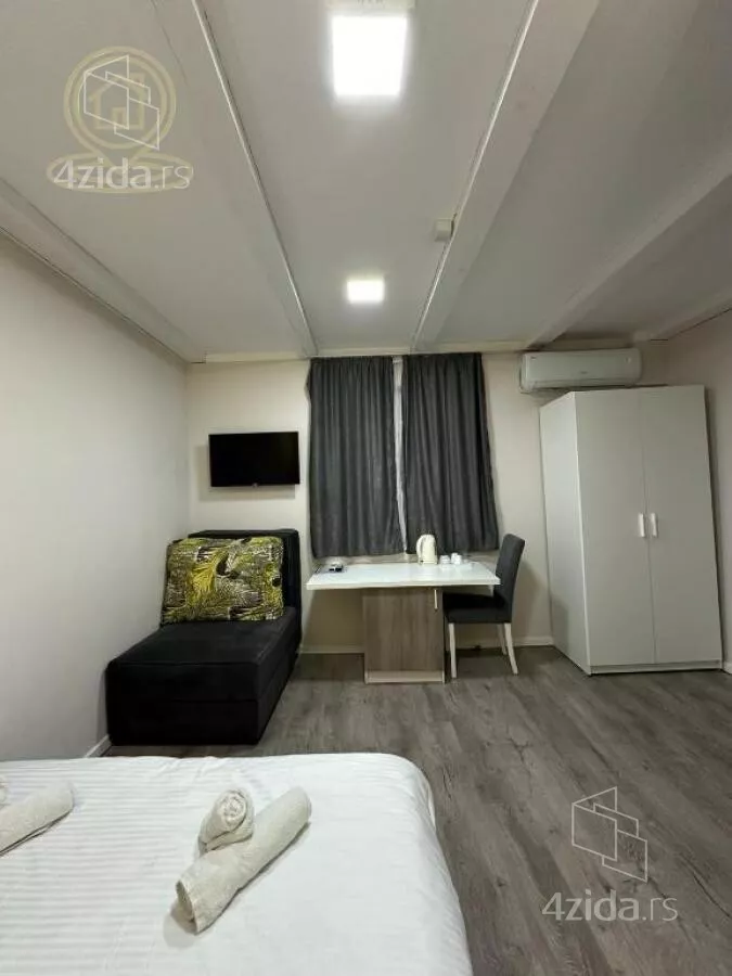 Poslovna zgrada | 4zida