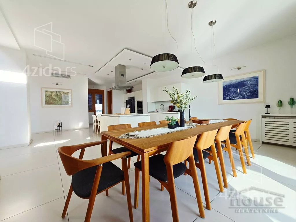 Sedmosoban stan | 4zida