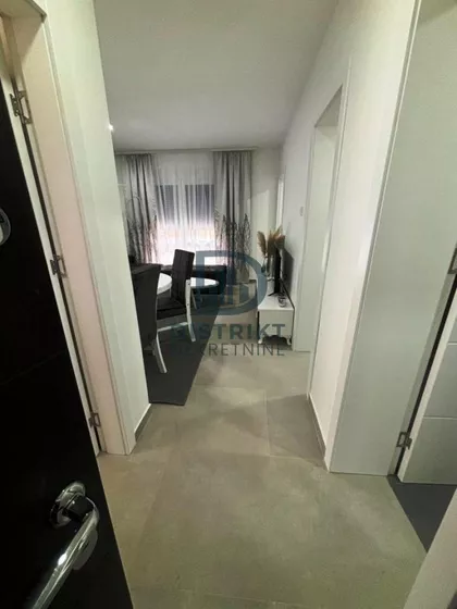 Crveni Pevac | 4zida.rs