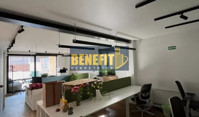 Poslovna zgrada | 4zida