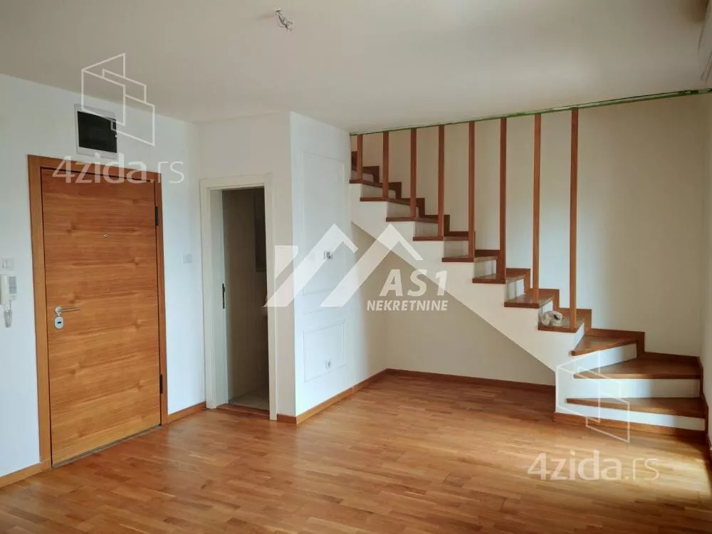 Četvoroiposoban stan | 4zida