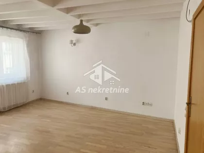 Studentski Trg | 4zida.rs