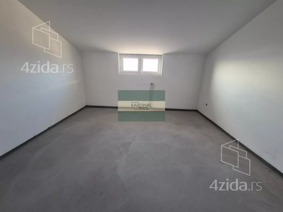 Šestosoban stan | 4zida