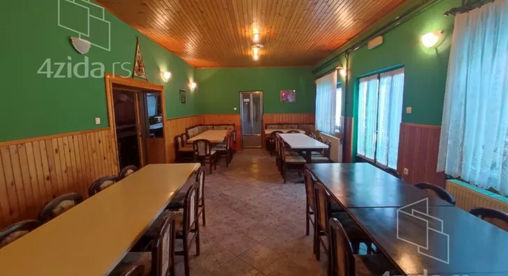 Poslovna zgrada | 4zida