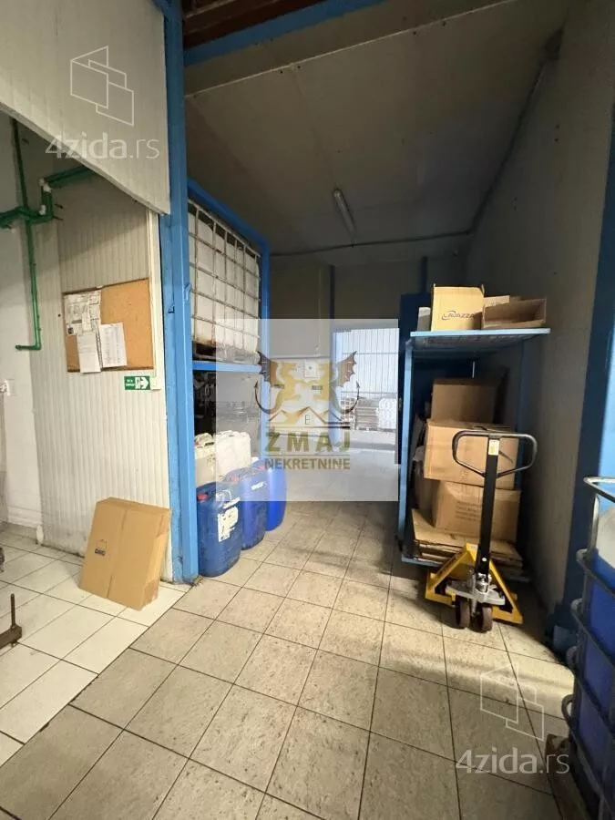 Poslovna zgrada | 4zida