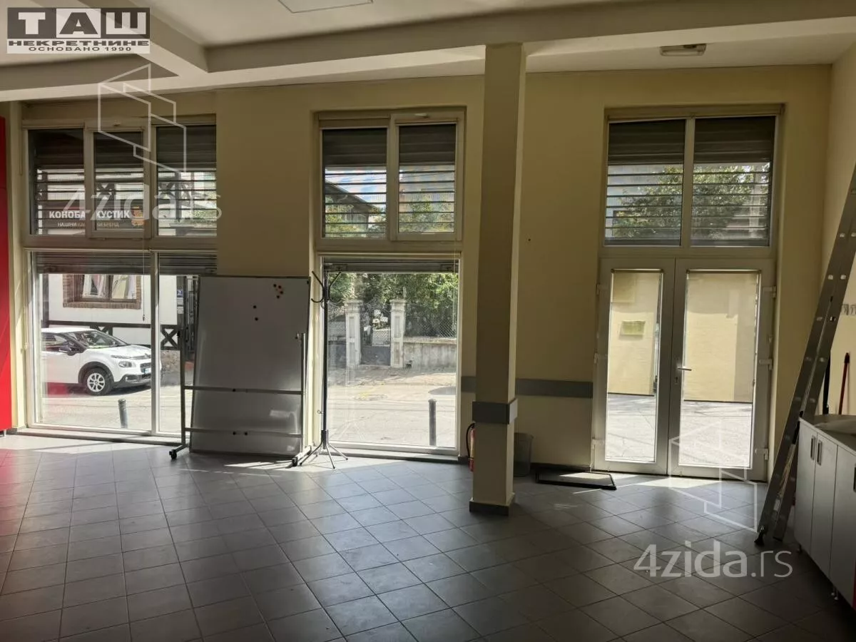 Lokal | 4zida