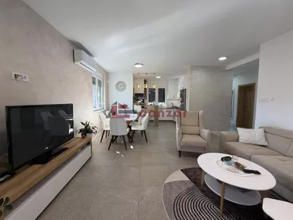 Teslino Naselje | 4zida.rs