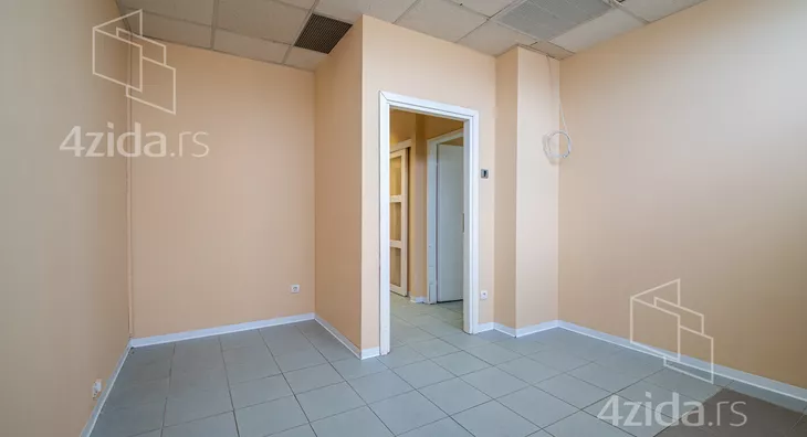 Poslovna zgrada | 4zida