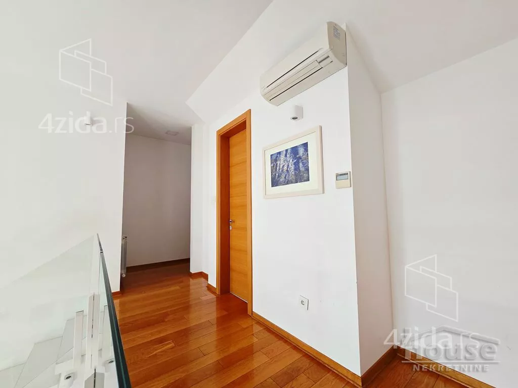 Sedmosoban stan | 4zida