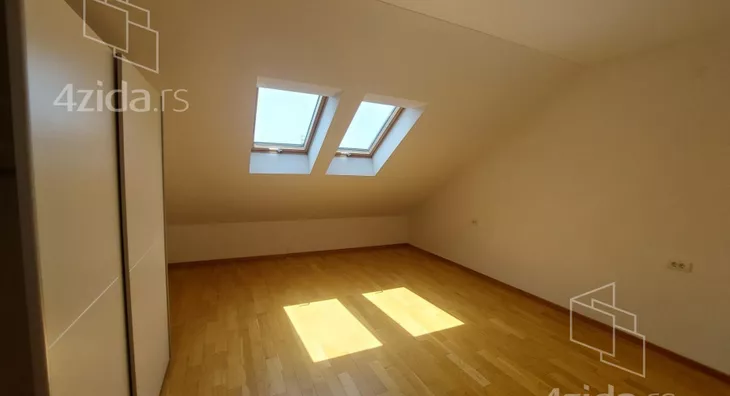 Petoiposoban stan | 4zida