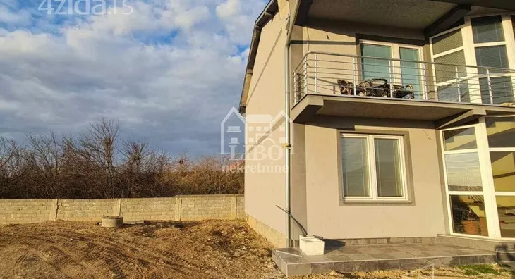 Poslovna zgrada | 4zida