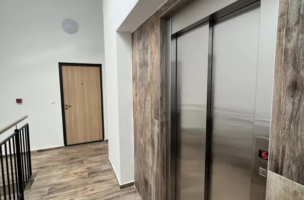 Šestosoban stan | 4zida