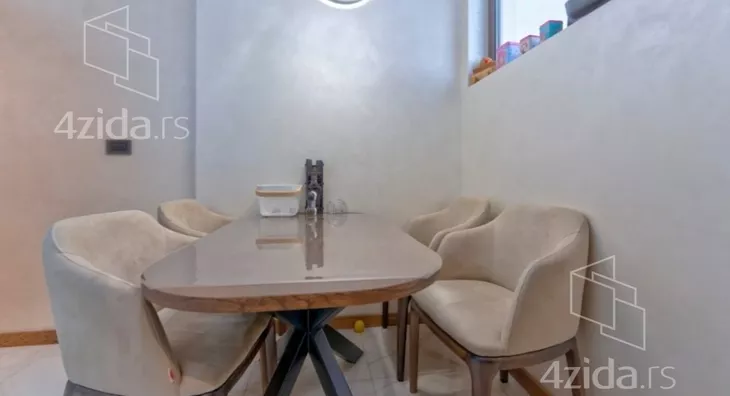 Šestosoban stan | 4zida