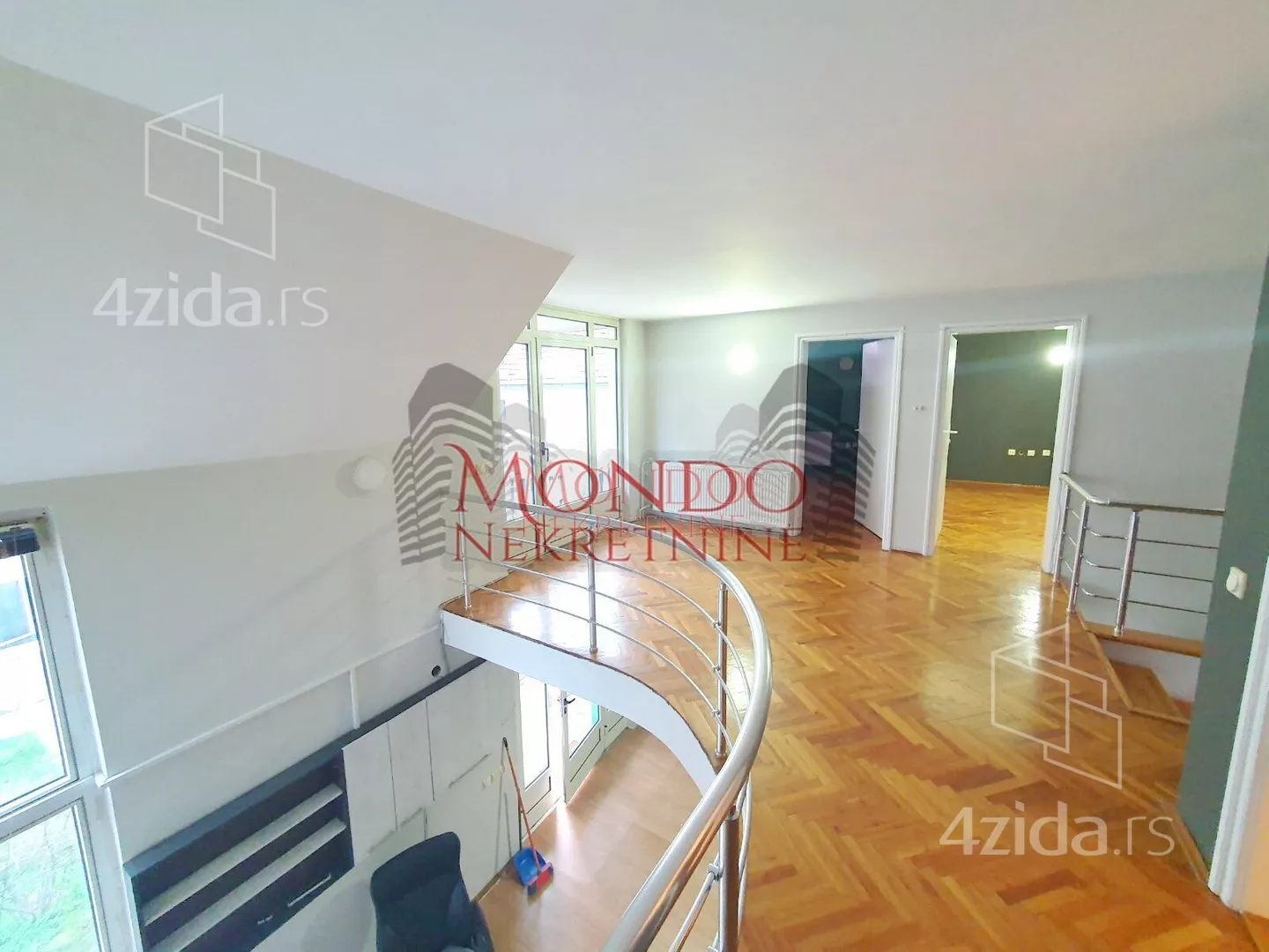 Poslovna zgrada | 4zida