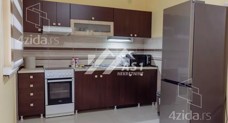 Četvoroiposoban stan | 4zida