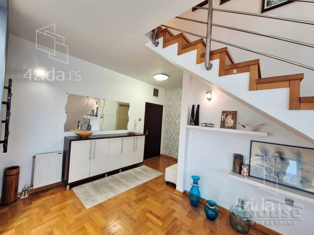 Šestosoban stan | 4zida