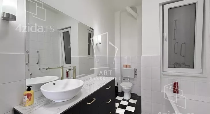 Četvoroiposoban stan | 4zida