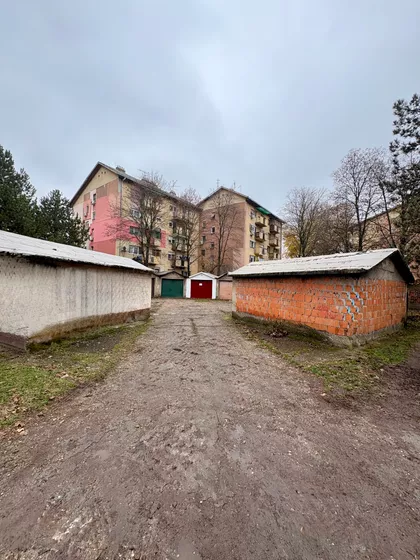 Geze Čata | 4zida.rs