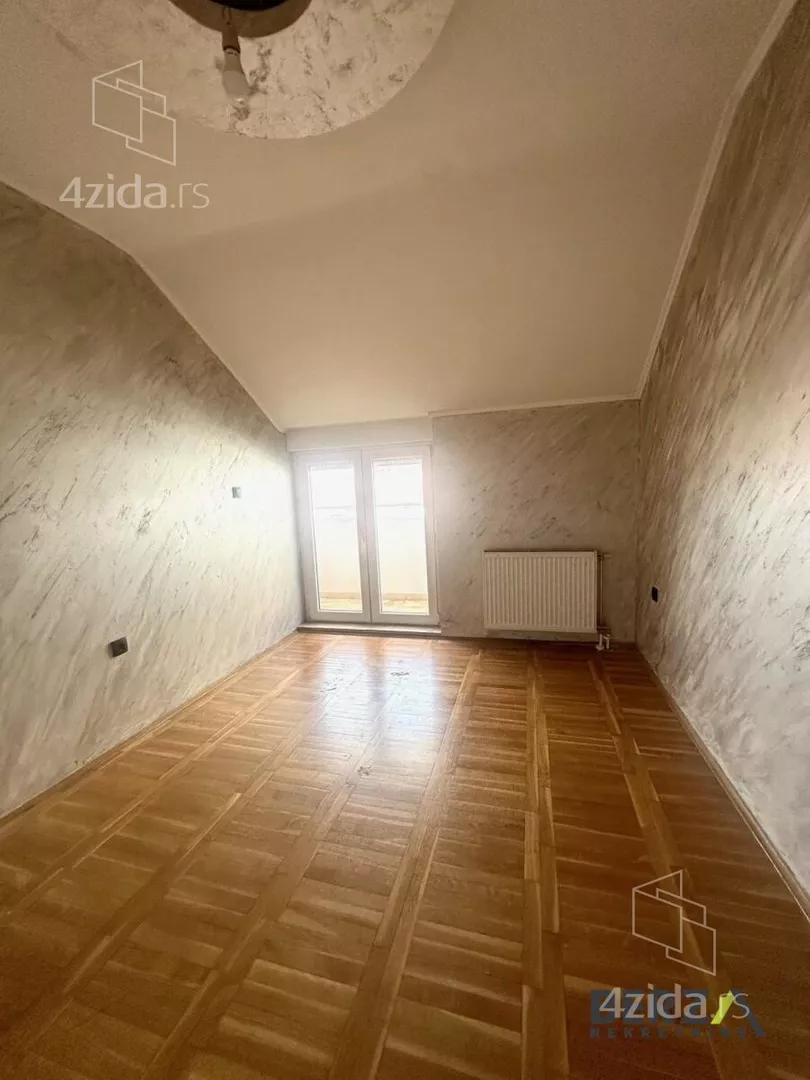 Petosoban stan | 4zida