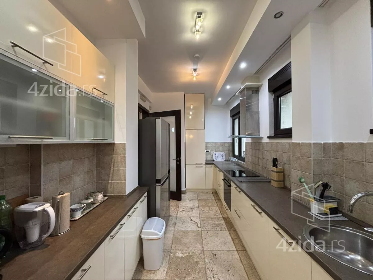 Petosoban stan | 4zida