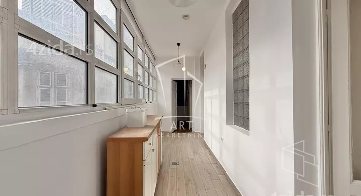 Šestosoban stan | 4zida