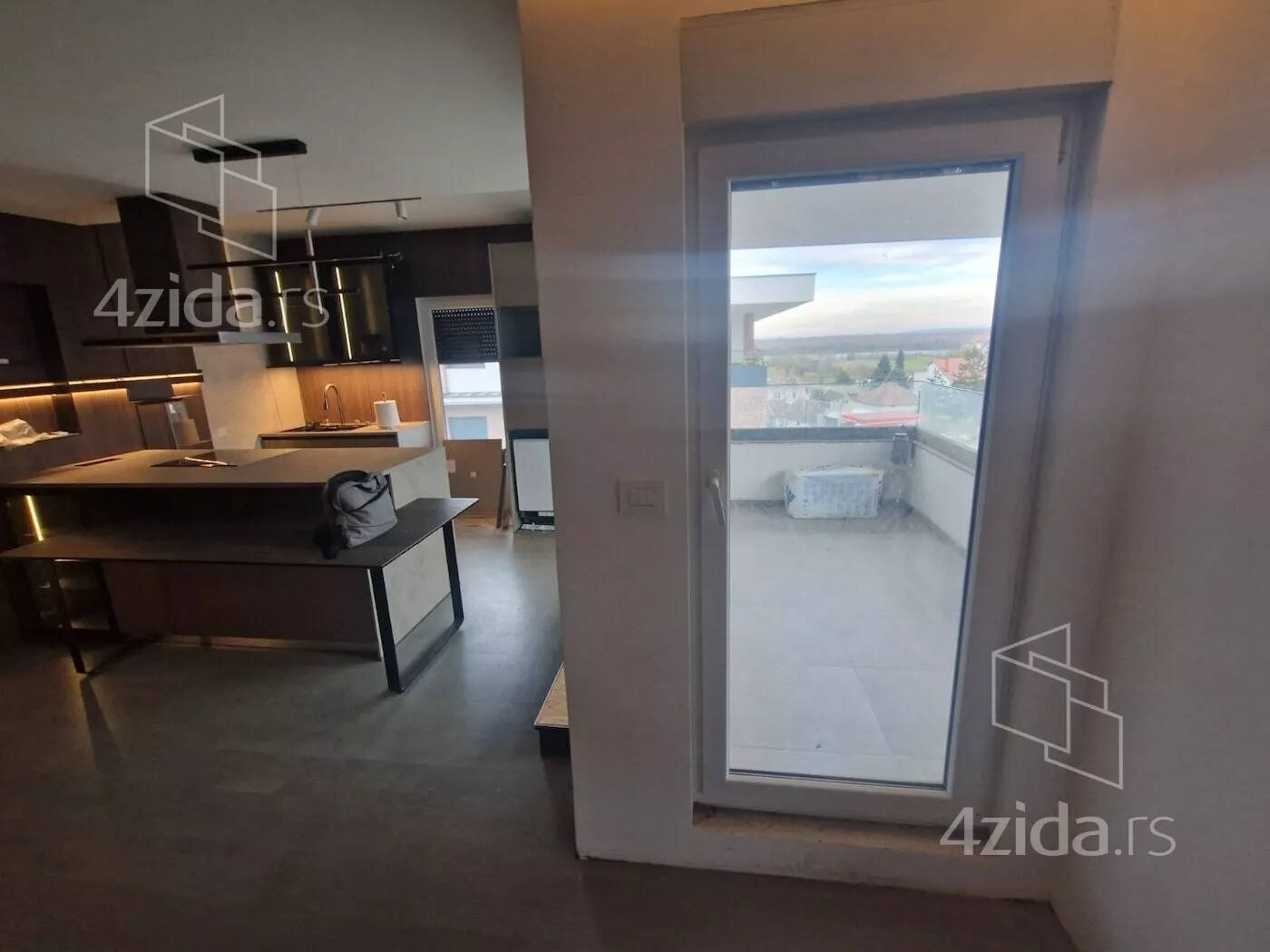 Troiposoban stan | 4zida