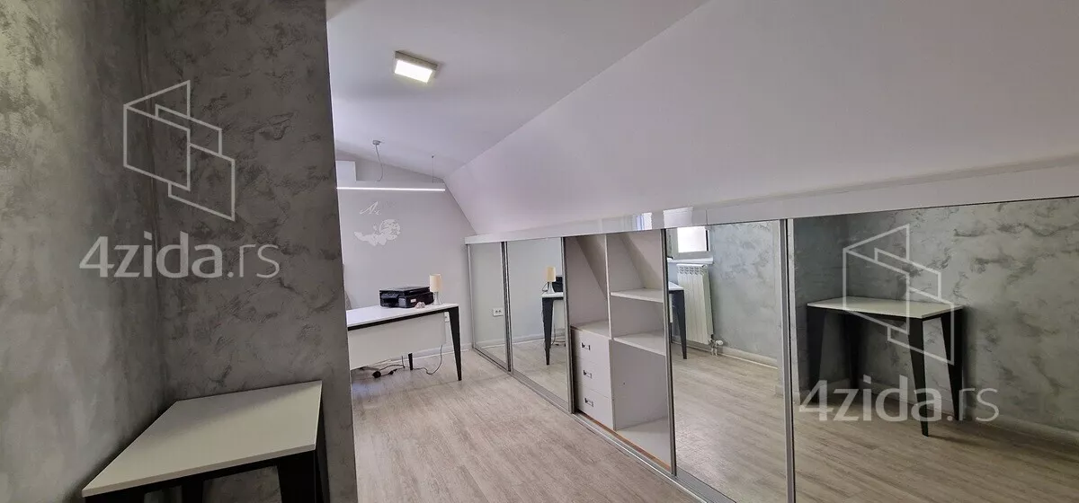 Četvoroiposoban stan | 4zida