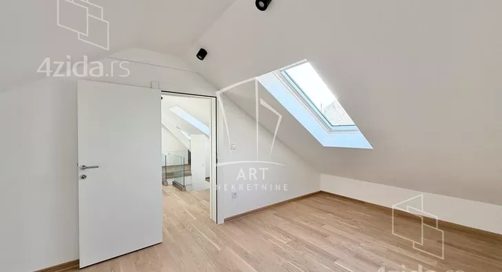 Petosoban stan | 4zida