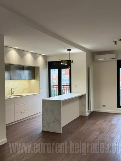 CRVENI KRST | 4zida.rs