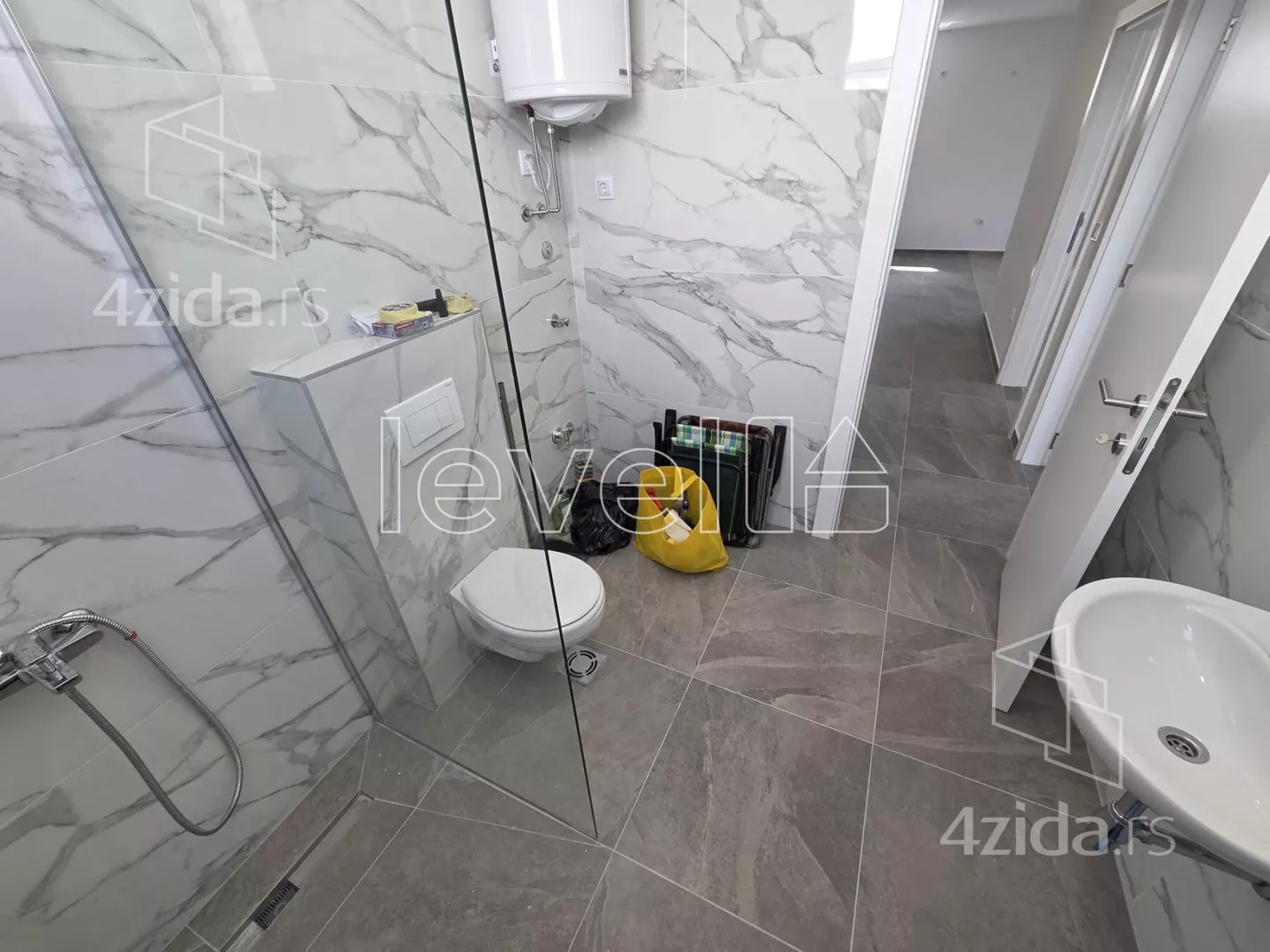 Troiposoban stan | 4zida