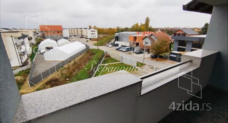 Šestosoban stan | 4zida