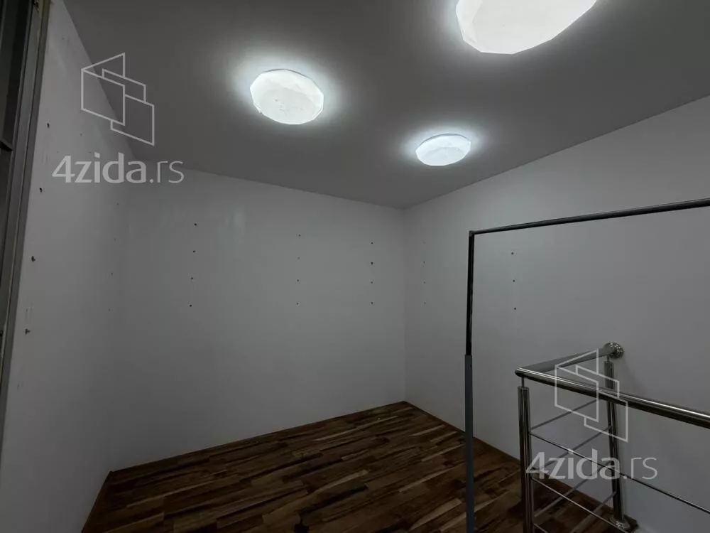 Lokal | 4zida
