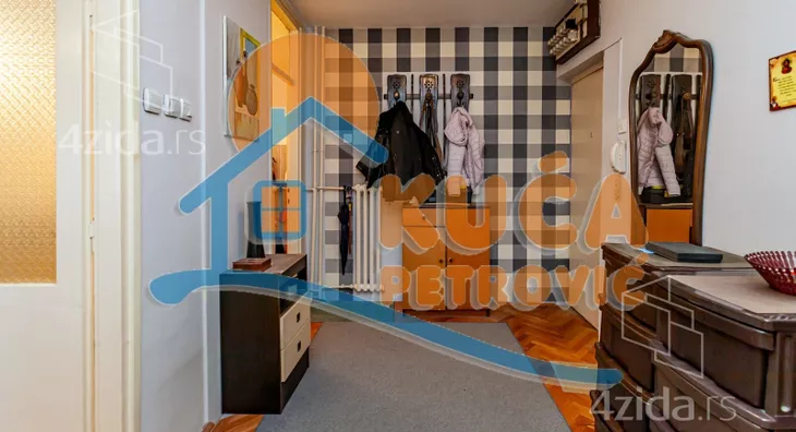 Troiposoban stan | 4zida