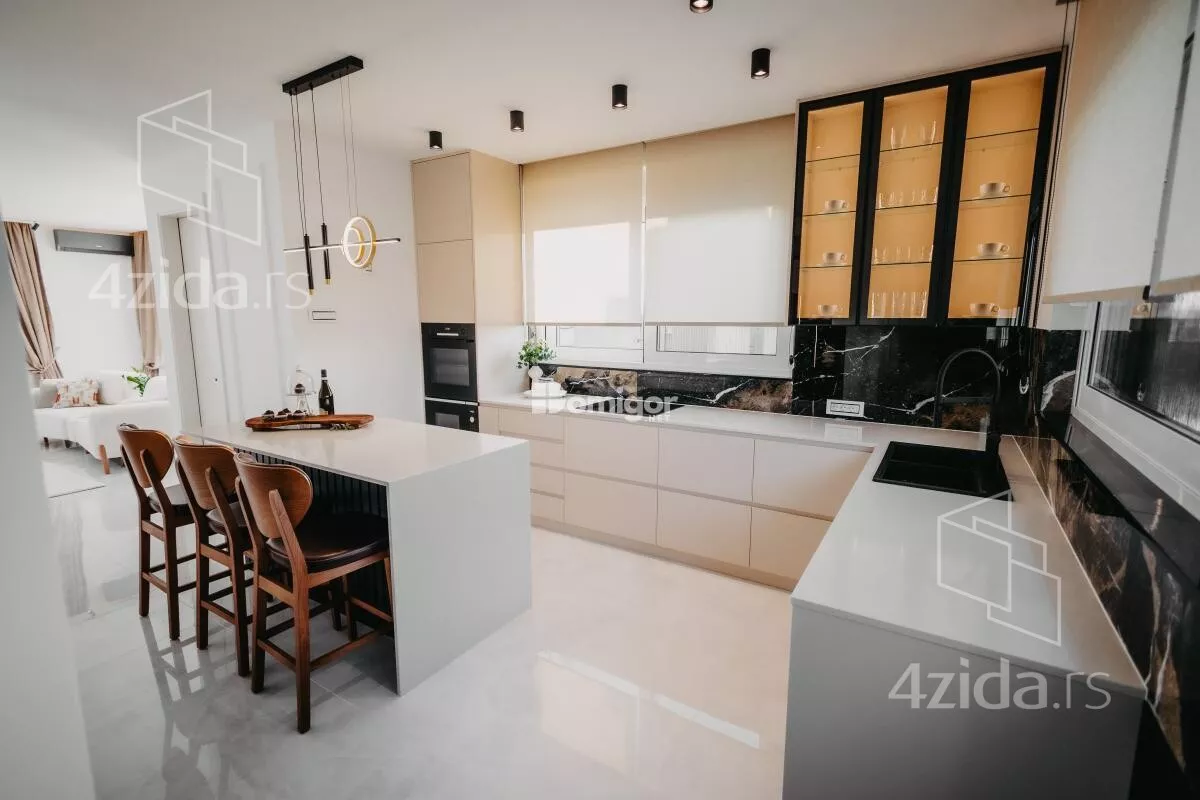 Petosoban stan | 4zida