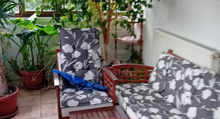 Šestoiposoban stan | 4zida