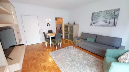 Vukov Spomenik | 4zida.rs