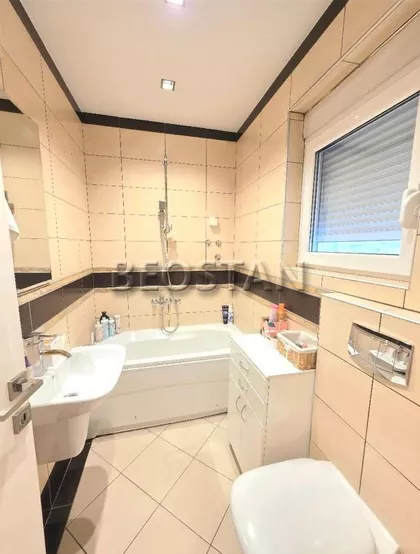 Peka Dapčević | 4zida.rs