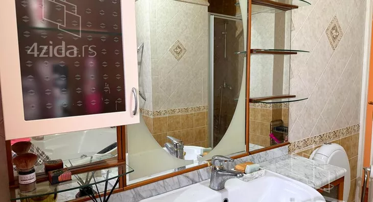 Petosoban stan | 4zida