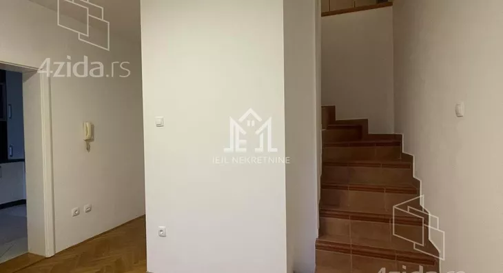 Šestosoban stan | 4zida