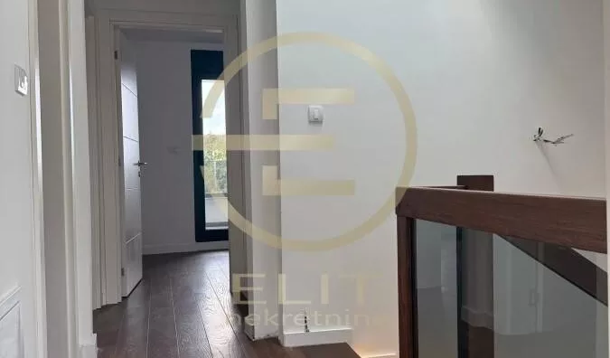 Šestosoban stan | 4zida