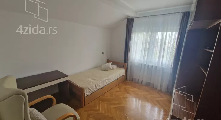 Šestosoban stan | 4zida