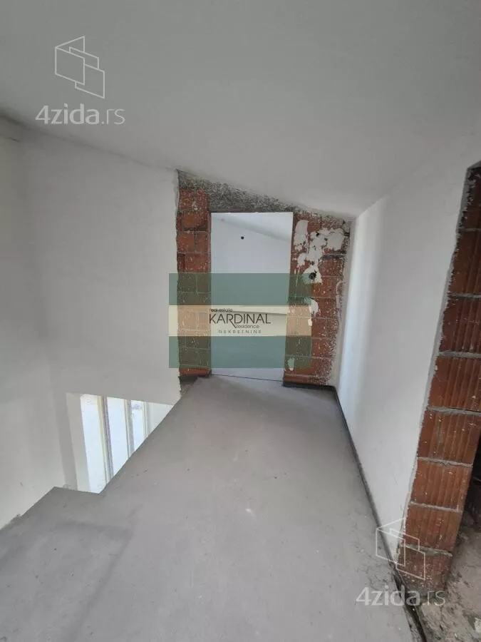 Šestosoban stan | 4zida