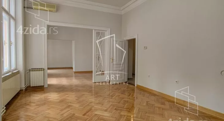 Šestoiposoban stan | 4zida